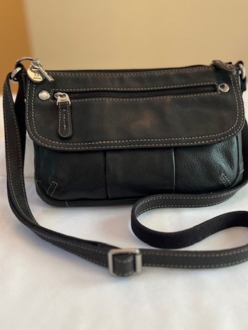 FOSSIL | Black Pebbled Leather Crossbody Bag Zip Top Closure-EUC - Picture 2 of 15